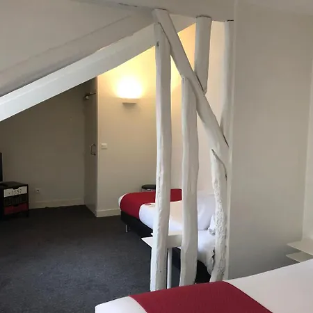 The Originals City, Lecourbe, Tour Eiffel 3* Paris