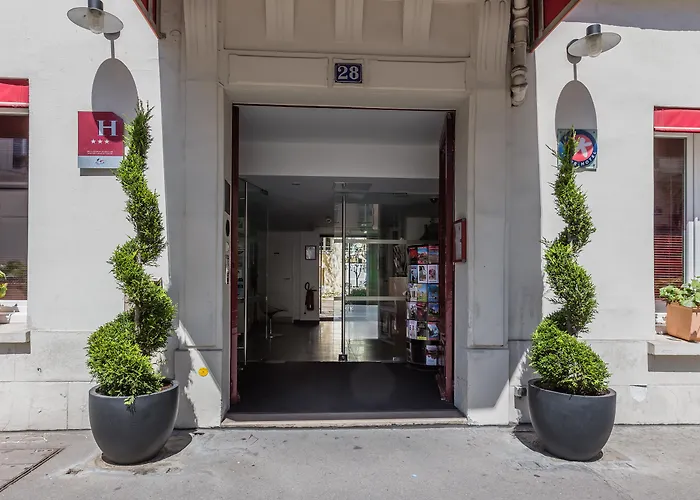 ホテル Lecourbe, Tour Eiffel 3*