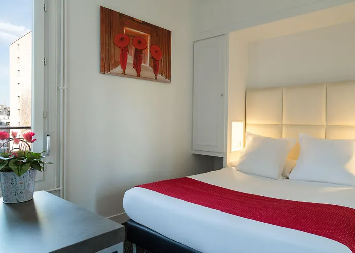 Lecourbe, Tour Eiffel Szálloda 3*