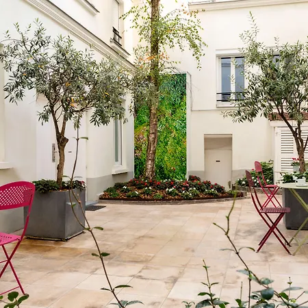 The Originals City, Lecourbe, Tour Eiffel