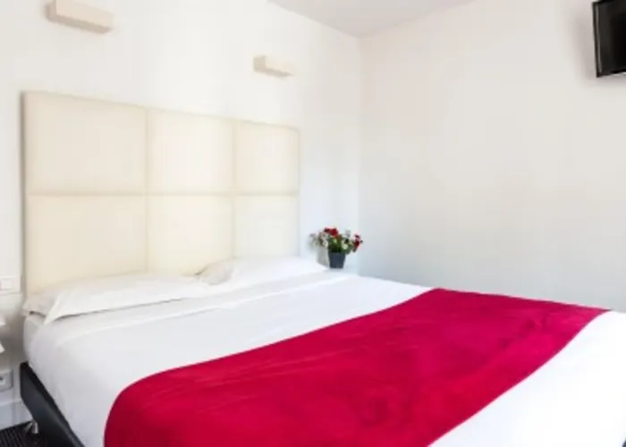 Hotel The Originals City, Lecourbe, Tour Eiffel 3*