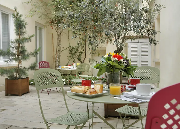 Hotel The Originals City, Lecourbe, Tour Eiffel 3*