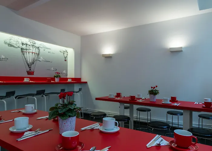 Lecourbe, Tour Eiffel Hotel 3*