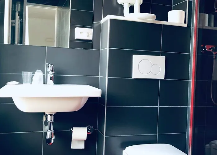 The Originals City, Lecourbe, Tour Eiffel Paris