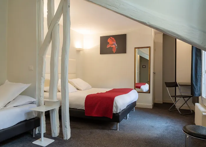 Lecourbe, Tour Eiffel Hotel