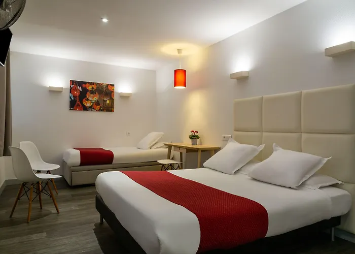 The Originals City, Lecourbe, Tour Eiffel 3* Paris