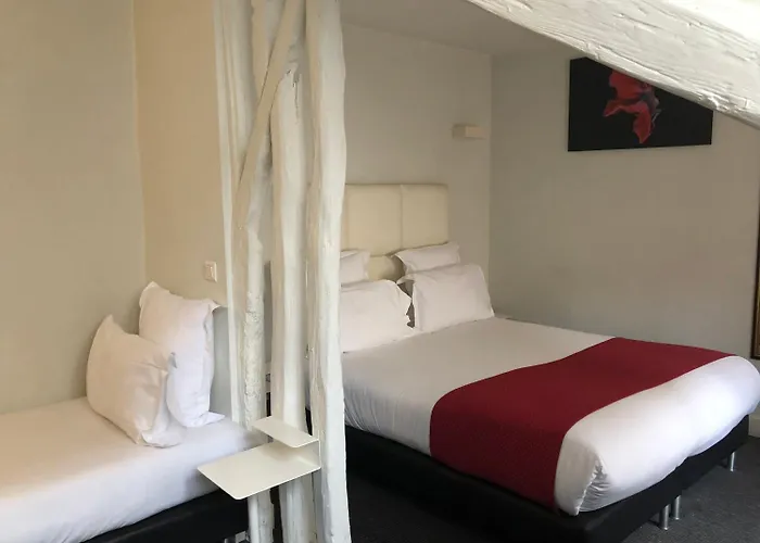 Hotel The Originals City, Lecourbe, Tour Eiffel 3*