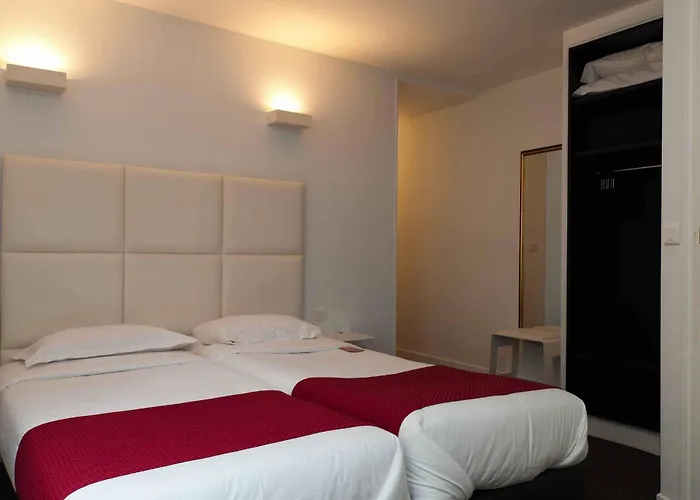 The Originals City, Lecourbe, Tour Eiffel 3* Paris