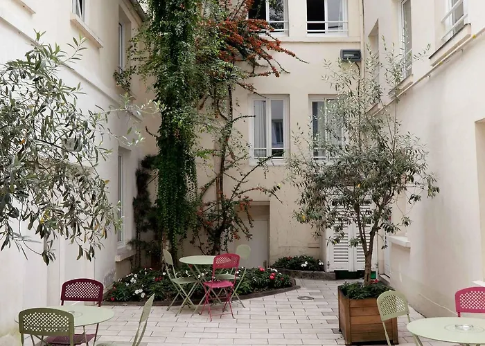 Lecourbe, Tour Eiffel Hotel