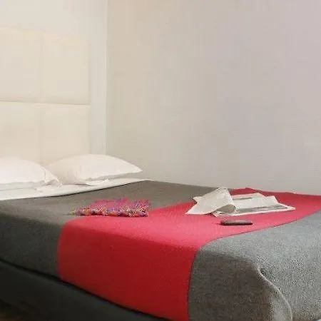 The Originals City, Lecourbe, Tour Eiffel 3* Paris