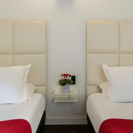 The Originals City, Lecourbe, Tour Eiffel 3* Paris