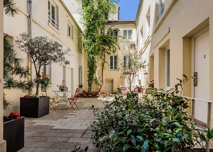 Lecourbe, Tour Eiffel 3*